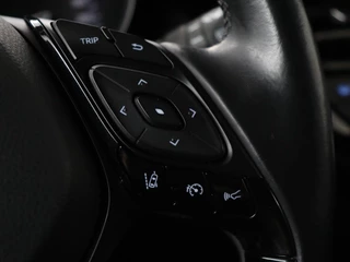 Toyota C-HR Toyota C-HR 1.8 Hybrid Style | Stoelverwarming | Navigatie |  Adaptive cruise | Camera | Trekhaak | JBL audio | Dodehoek detectie | Keyless - afbeelding nr 17