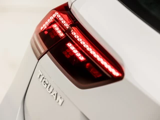 Volkswagen Tiguan Volkswagen Tiguan 1.5 TSI ACT Sportline Business 150Pk Automaat (PANORAMADAK, APPLE CARPLAY, GROOT NAVI, LED KOPLAMPEN, KEYLESS, LEDEREN SPORTSTOELEN, STOELVERWARMING, ADAPTIVE CRUISE, ELEK ACHTERKLEP, GETINT GLAS, NIEUWSTAAT) - afbeelding nr 31