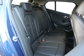 BMW 1 Serie BMW 1-serie 120i Business Edition Plus HEAD-UP LEDER KEYLESS - afbeelding nr 20