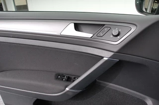 Volkswagen e-Golf Volkswagen e-Golf | Navigatie | Climate control | Virtuel Cockpit | Camera | Keyless | Bluetooth | Cruise Control | Lichtmetalen Velgen | - afbeelding nr 25