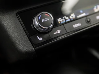 Škoda Scala Automaat (DIGITAL COCKPIT, APPLE CARPLAY, GROOT NAVI, CLIMATE, STOELVERWARMING, SPORTSTOELEN, PARKEERSENSOREN, CRUISE, LED KOPLAMPEN, NIEUWE APK, NIEUWSTAAT) - afbeelding nr 11