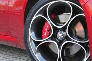 Alfa Romeo Giulia Alfa Romeo Giulia 2.0 T 280PK GME AWD VELOCE | ROSSO ETNA | HARMAN KARDON PREMIUM AUDIO | RIJASSISTENPAKKET | DODEHOEK DETECTIE | ELEKTRISCH BEDIENBARE VOORSTOELEN MET GEHEUGEN FUNCTIE | LEDEREN BEKLEDING | FULL LED KOPLAMPEN | NAVIGATIE | APPLE CARPLAY/ANDROID AUTO | PARKEERSENSOREN VOOR EN ACHTER | 19