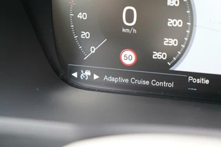 Volvo XC40 Volvo XC40 1.5 T5 Recharge Inscription - Dealer onderhouden - Panoramisch schuif/kanteldak - Stoel en stuurwielverwarming - Harman Kardon - Elektrisch verstelbare stoelen - Adaptieve cruise control i.c.m. BLIS - 360 graden camera - - afbeelding nr 9