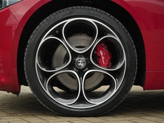 Alfa Romeo Giulia Alfa Romeo Giulia 2.0 Turbo 280 PK Competizione Q4 AWD | Harman | Veloce | 19