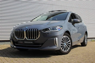 BMW 2 Serie BMW 2-serie Active Tourer 225e xDrive Luxury Line // Copper Grey Metallic - Elek. Panoramadak - Harman Kardon - Houtafwerking - Sensatec - Camera - Stoelverwarming - afbeelding nr 2