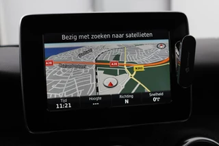 Mercedes-Benz A-Klasse Mercedes-Benz A-klasse 180 Urban | Stoelverwarming | Full LED |  Navigatie | Park Assist | Cruise control | Airco | Half leder | Sportstoelen - afbeelding nr 12