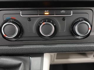 Volkswagen Transporter Volkswagen Transporter 2.0 TDI L1H1 Airco Cruise control Trekhaak Parkeersensoren 3-zits Sidebars Euro6 - afbeelding nr 21