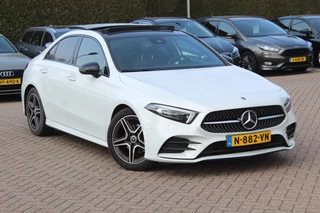 Mercedes-Benz A-Klasse Mercedes-Benz A-Klasse 180 Business Solution AMG / Panoramadak / Camera / Sfeerverlichting / Apple CarPlay / 18'' / DAB / Stoelverwarming / Cruise Control - afbeelding nr 31