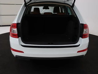 Škoda Octavia Skoda Octavia 1.2 TSI Elegance | Panoramadak | Leder |  Stoelverwarming | Xenon | Navigatie | Climate control | Keyless | Bluetooth | Cruise control - afbeelding nr 10