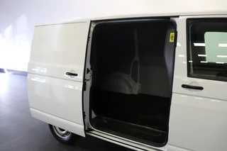 Volkswagen Transporter - Airco - Navi - Cruise - € 18.900 - Excl. - afbeelding nr 17