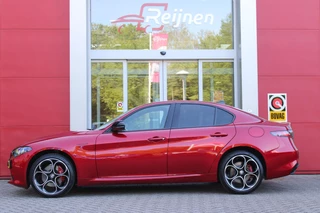 Alfa Romeo Giulia Alfa Romeo Giulia 2.0 T 280PK GME AWD VELOCE | ROSSO ETNA | HARMAN KARDON PREMIUM AUDIO | RIJASSISTENPAKKET | DODEHOEK DETECTIE | ELEKTRISCH BEDIENBARE VOORSTOELEN MET GEHEUGEN FUNCTIE | LEDEREN BEKLEDING | FULL LED KOPLAMPEN | NAVIGATIE | APPLE CARPLAY/ANDROID AUTO | PARKEERSENSOREN VOOR EN ACHTER | 19
