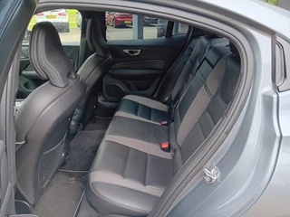 Volvo S60 Volvo S60 2.0 T4 R-Design|PANO|HARMAN KARDON|AUTOMAAT|1ste Eig|Adapt Cr - afbeelding nr 16