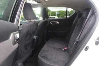 Lexus CT Lexus CT 200h 25th Edition / Camera / Schuifdak / Alcantara / Navigatie / 16'' / Getint glas / Stoelverwarming / Cruise Control - afbeelding nr 11
