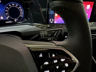 Volkswagen Golf Volkswagen Golf 1.5 eTSI 3x R-Line Pano Carplay Sfeer ACC NAP - afbeelding nr 38