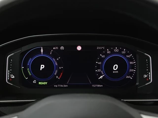 Volkswagen Passat Volkswagen Passat 1.4 TSI PHEV GTE | Panoramadak | Stoelverwarming |  Trekhaak | Side Assist | Camera | Carplay | Adaptive cruise | Park Assist | Matrix LED | Massage - afbeelding nr 34
