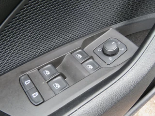 Škoda Octavia Škoda Octavia Combi 1.4 TSI 204pk IV PHEV Business Edition / Stoel & stuurwiel verwarming / Navi / Led / 18 Inch / BOVAG garantie - afbeelding nr 28