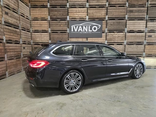 BMW 5 Serie BMW 5-serie Touring 520i High Executive Leder Pano Led HUD Memory M sport 19