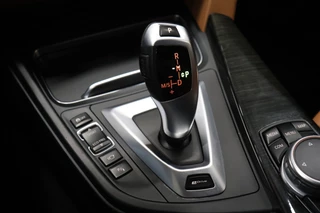 BMW 3 Serie BMW 3 Serie 330e Centennial High Executive Sport Line [SCHUIFKANTELDAK, MEMORY SEATS, ADAPTIVE CRUISECONTROL, STOELVERWARMING, VOL LEDER, HEAD-UP, PDC V+A, BLUETOOTH, CLIMATE CONTROL, NIEUWSTAAT] - afbeelding nr 21