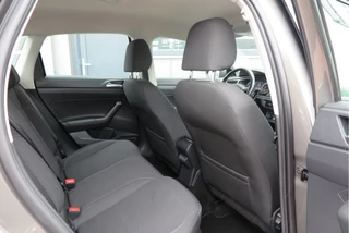 Volkswagen Polo Volkswagen Polo 1.0 TSI 95 PK Comfortline , Trekhaak , Stoelverwarming , Navigatie , Parkeersensoren , Climate control , 17