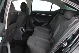 Škoda Octavia Skoda Octavia 1.0 e-TSI Business Edition Plus |  Stoelverwarming | Trekhaak | Adaptive cruise | Carplay | Full LED | Keyless | Sfeerverlichting - afbeelding nr 6