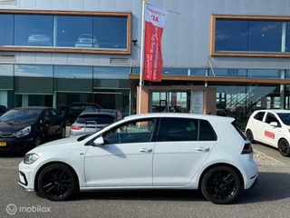 Volkswagen Golf Volkswagen Golf 1.5 TSI Highline Business R-Line edition  150pk,  DSG Automaat , Navigatie , Parkeerhulp Voor & Achter , Verwarmde voorstoelen , Prive glas , Velgen zwart incl all weahter banden  , - afbeelding nr 2