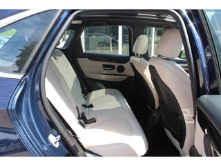 BMW 2 Serie BMW 2 Serie Active Tourer 225xe iPerformance High Executive / Panoramadak / Camera / Head-up / Leder / 18'' / Keyless / Navigatie / Stoelverwarming / DAB / Cruise Control - afbeelding nr 11