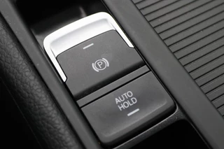 Volkswagen Golf Panoramadak, Camera, Climate, Navigatie, Bluetooth, DAB, Trekhaak, 18'' - afbeelding nr 44