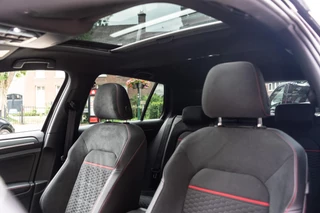 Volkswagen Golf Volkswagen Golf 2.0 TSI GTI Performance Pano / ACC / Camera - afbeelding nr 25