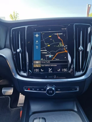 Volvo S60 Volvo S60 2.0 B3 R-Design AUTOMAAT,VOL LEDER,CLIMA,NAVI,CARPLAY,LED - afbeelding nr 24