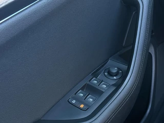 Škoda Superb Skoda Superb Combi 1.4 TSI Plug-in Hybride Trekhaak | Pano Dak | Lederen Interieur | Camera | Sfeerverlichting BTW Auto - afbeelding nr 13