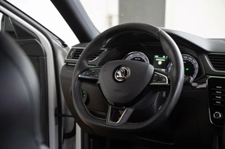 Škoda Superb Skoda Superb Combi 1.4 TSI ACT DSG|2e Eig|SportLine|Trekhaak|Schaalstoel|DAB|Xenon|Dealer Onderhouden - afbeelding nr 16