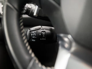 Peugeot 308 Automaat (PANORAMADAK, APPLE CARPLAY, GROOT NAVI, KEYLESS, 360 CAMERA, LEDER, SPORTSTOELEN, PARKEERSENSOREN, GETINT GLAS, TREKHAAK, NIEUWSTAAT) - afbeelding nr 21