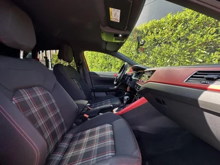 Volkswagen Polo Volkswagen Polo 2.0 TSI GTI, NIEUW MODEL, NAVI, AIRCO, CARPLAY, STOELVERWARMING, PARKEERSENSOREN VOOR/ACHTER, LICHTMETAAL 17