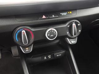 Kia Stonic Kia Stonic 1.0 T-GDi DynamicLine CAMERA / AIRCO / CRUISE / CARPLAY / DAB+ / PDC / BLUETOOTH / NL-AUTO - afbeelding nr 13
