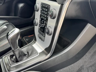 Volvo V40 Volvo V40 CROSS COUNTRY 1.5 T3 Momentum Ocean Race Cruise control Climate control Parkeersensor Navigatie - afbeelding nr 35