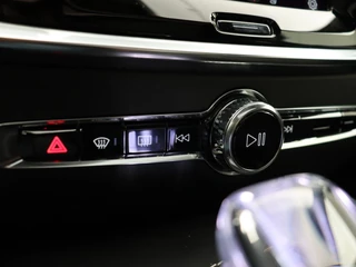 Volvo S60 Volvo S60 T6 PLUG-IN HYBRID LONG RANGE PLUS DARK SCHUIFDAK 19INCH HARMAN K - afbeelding nr 21