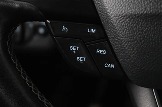 Ford Kuga Ford Kuga 1.5 EcoBoost ST Line (PARKEERSENSOREN, CRUISE, TREKHAAK, GOED ONDERHOUDEN) - afbeelding nr 8