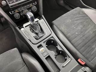 Volkswagen Passat Volkswagen Passat Variant 1.4 TSI GTE Highline Aut. *PANO | LEATHER-ALCANTARA | FULL-LED | NAVI-FULLMAP | ERGONOMIC-SPORT-SEATS | CARPLAY | CAMERA | DAB+ | ECC | HEATED-SEATS | PDC | TOWBAR | SHIFT-PADDLES | AMBIENT-LIGHT | 17''ALU* - afbeelding nr 18