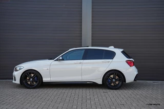 BMW 1 Serie BMW 1-serie M140i LCI2 | Schuifdak | Navi Pro | 719M | M Sport onderstel | Zaero diffuser | Alpinweiss - afbeelding nr 13