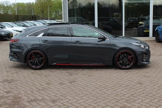 Kia ProCeed Kia ProCeed 1.6 T-GDI GT / Panoramadak / Camera / Leder&Alcantara / 18'' / Keyless / JBL / DAB / Sideskirts / Stuurverwarming / Stoelverwarming / DAB / Dodehoek / ACC - afbeelding nr 5