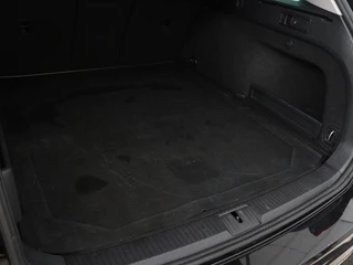Volkswagen Passat Volkswagen Passat 1.4 TSI GTE | Panoramadak | Stoelverwarming |  Leder/Alcantara | Camera | Carplay | Adaptive cruise | Matrix LED | Massage | Navigatie - afbeelding nr 13