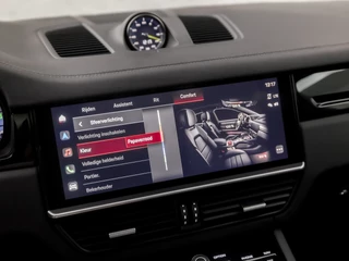 Porsche Cayenne 463Pk Automaat (SPORTCHRONO PAKKET, PANORAMADAK, ALCANTARA STUUR EN HEMEL, APPLE CARPLAY, LUCHTVERING, KUIPSTOELEN, SFEERVERLICHTING, 360 CAMERA, HEAD-UP DISPLAY, NIEUWSTAAT) - afbeelding nr 31