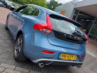 Volvo V40 Volvo V40 2.0 D2 R-Design Business | Origineel NL | Navi | Bi-Xenon | Clima | Cruise | Leder+Alcantara | Stoelverwarming | Pdc | Licht+Regensensor | 16''lm | Voorruitverwarming - afbeelding nr 35