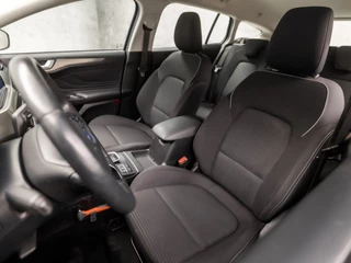 Ford Focus Automaat (APPLE CARPLAY, GROOT NAVI, STUUR/STOELVERWARMING, ADAPTIVE CRUISE, SPORTSTOELEN, CAMERA, KEYLESS, TREKHAAK, NIEUWSTAAT) - afbeelding nr 14