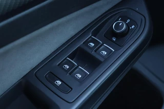 Volkswagen Golf Volkswagen Golf 8 1.5 eTSI / 3x R-Line / DSG / DAB / CarPlay / Navi / 150pk / LED / 18