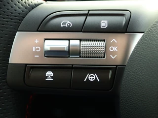Hyundai Kona Hyundai Kona Electric Premium 65.4 kWh | 360 graden camera | Alcantara | Navigatie | - afbeelding nr 26