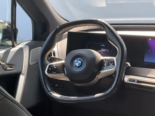 BMW iX BMW iX xDrive50 High Executive 112 kWh Laser B&W Pano.dak Trekhaak M-sport - afbeelding nr 25