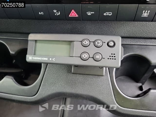 Mercedes-Benz Sprinter Mercedes Sprinter 317 CDI Koelwagen Thermo King  V-300max 230V stekker Bakwagen Koel Kühlwagen 16m3 Airco Cruise control - afbeelding nr 12