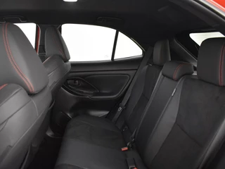 Toyota Yaris Cross Toyota Yaris Cross 1.5 Hybrid 130PK GR Sport | Stuur en Stoelverwarming | PDC V+A+ - afbeelding nr 11