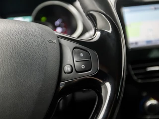 Renault Clio (NAVIGATIE, TREKHAAK, PARKEERSENSOREN, SPORTSTOELEN, GETINT GLAS, LM VELGEN, BASS REFLEX, CRUISE, NIEUWE APK, NIEUWSTAAT) - afbeelding nr 20